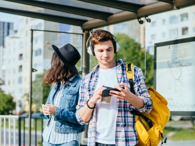 Cyfrowe przeciążenie to cichy wróg zaangażowania. Kosztuje firmy więcej, niż się wydaje