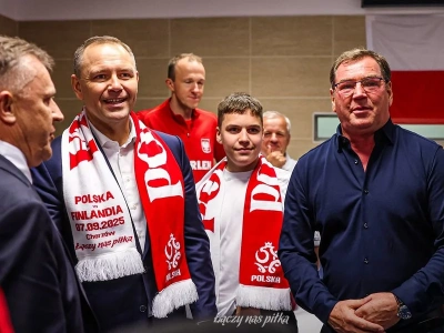 Prezydent Nawrocki wszedł do szatni Polaków. Trener Urban studził optymizm