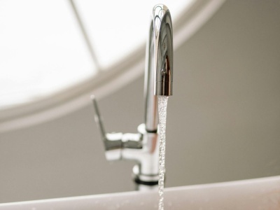 Taki kran to pożeracz oszczędności. Ucieka nawet 30 litrów wody w miesiąc