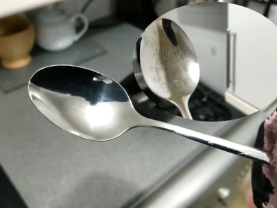 Kiedy brakuje mi detergentu sięgam do kominka. Sztućce jak nowe