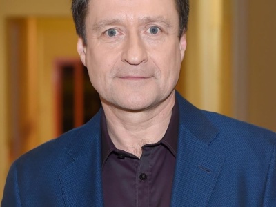 Kawalec przez 40 lat był wzorowym mężem. Teraz jest zakochany w 30 lat młodszej