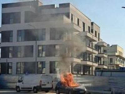 Zapalił się samochód przy ul. Jemiołuszki w Lublinie