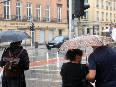 Czarne chmury nad Polską. W tych rejonach podczas burz ma być najgroźniej