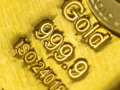 Złoto najdroższe w historii. Słabe dane z rynku pracy zwiększają presję na Fed