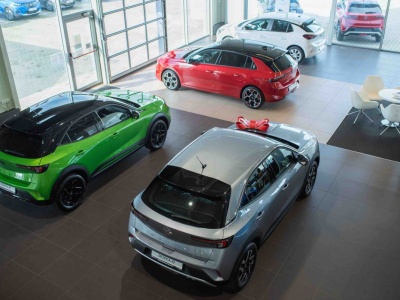 Znaleźli prosty sposób na wyższą sprzedaż nowych aut. Obniżyli... podatki. Czy Polska nie może iść tą drogą?