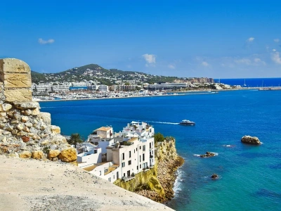 Wstrząsający wypadek na wakacyjnej wyspie. Samochód wjechał w tłum turystów