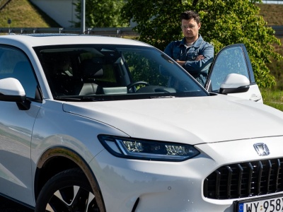 Rywal Toyoty Corolli Cross w końcu w normalnej cenie. Szybki SUV nawet kilkadziesiąt tysięcy zł mniej