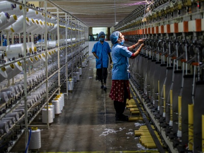 Za minimalną krajową nie wstaną z kanapy. Młodzi ludzie umieją liczyć