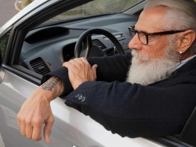 Ostateczna decyzja ws. badań starszych kierowców. Seniorzy stracą prawa jazdy?