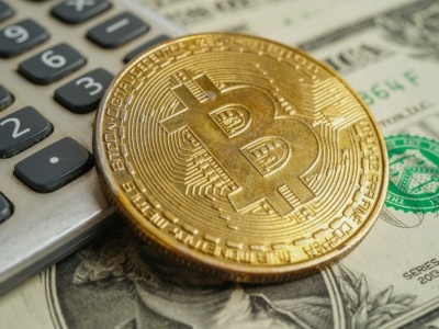 Strategy poza S&P 500, ale zwiększa inwestycję w BTC o 217 mln USD