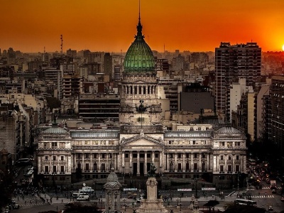 Stolica przeciw prezydentowi, odporna na reformy. Rynki rozczarowane, akcje i waluta gwałtownie w dół po lokalnych wyborach