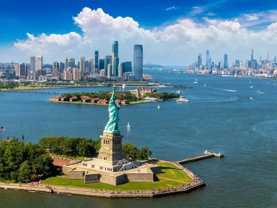 Wyjazd do USA będzie droższy. Zmiany zauważą także Polacy