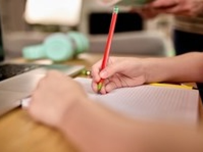 Czy prace domowe powinny wrócić do szkół? Oto co sądzą Polacy. SONDAŻ RMF FM