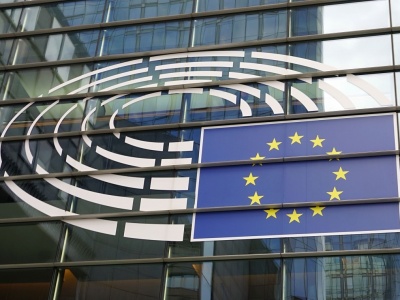 Trzech europosłów, różne sprawy. Rusza procedura w PE