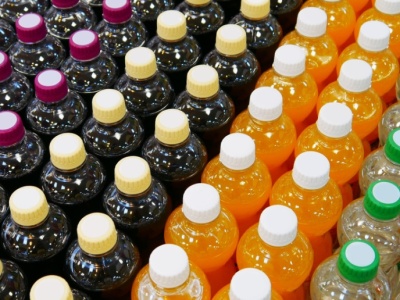 Tak producenci napojów omijają opłatę cukrową