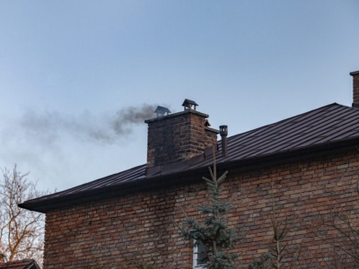 Program „Czyste Powietrze” w kryzysie. Alarmujące dane za pięć miesięcy