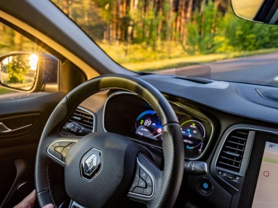 Rząd po raz kolejny uderza w przedsiębiorców. Właściciele aut spalinowych zapłacą najwięcej