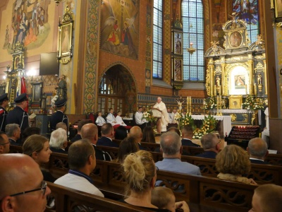 Służby mundurowe i samorządowcy u Matki Bożej w Chorzelowie