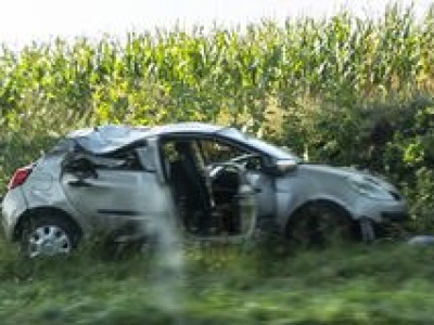 Dachowanie na DW 179. Kierowca trafił do szpitala