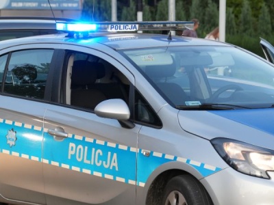 Ewakuacja szkoły podstawowej w Tarnowskich Górach. Na miejscu pracują służby