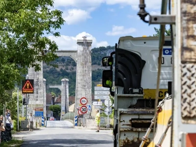 Automatyczne kary za wjazd zbyt ciężką ciężarówką na most – mandaty na 1500 euro