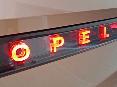 Opel i Fiat pozostaną spalinowe. Koncern zmienia strategię i apeluje do UE