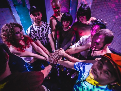 „Requiem dla snów”. Spektakl o głodzie, potrzebach i współczesnych uzależnieniach