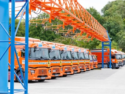 Bramownica do ładowania ciężarówek zabudowana na bazie firmy transportowej