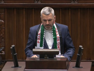 Poseł Razem pojawił się na sejmowej mównicy z barwami Palestyny. Skrytykował Radosława Sikorskiego