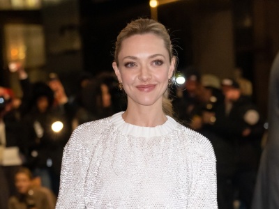 Jesień 2025 w stylu soft & bold - swetry, które robią całą stylizację