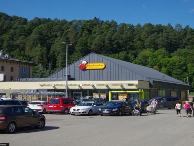 Biedronka skanuje tablice rejestracyjne. Możesz dostać nawet 3500 zł kary. Zapis jest małym druczkiem