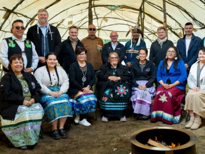 Grupa Ludności Rdzennej Atikameksheng Anishnawbek i KGHM INTERNATIONAL LTD. zawarły porozumienie (ang. Impact and Benefit Agreement, IBA) dotyczące kopalni Victoria