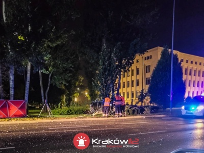 Śmiertelny wypadek w centrum Krakowa. 16-latek zginął na alei Mickiewicza (ZDJĘCIA)