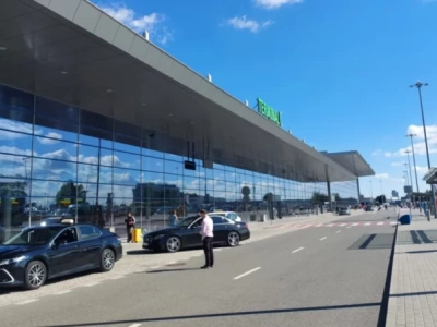 Rosyjskie drony nad Polską. Lotnisko w Pyrzowicach przejęło loty z lotniska w Warszawie