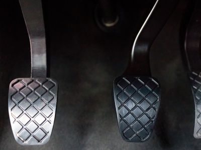 Niewielu kierowców zna tę funkcję pedału gazu. Może oszczędzić paliwo