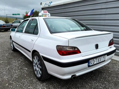 Na to wydarzenie przyjechało nawet taxi z Marsylii swoim Peugeot 406. Wtedy pojawili się żandarmi!