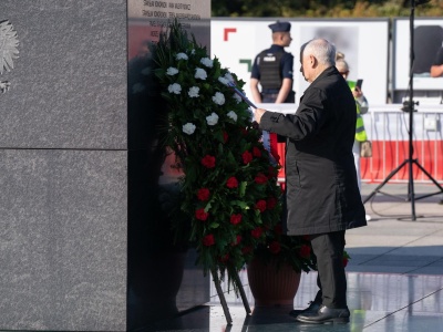 Miesięcznica pełna emocji. Przejęty Kaczyński, Babcia Kasia i „kłamstwo smoleńskie” …