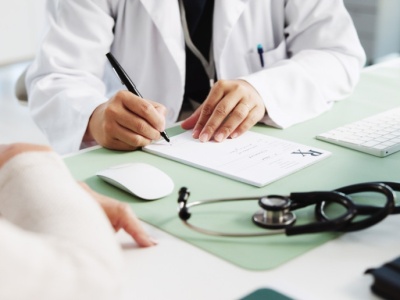 Czy pracodawca może zapytać o powód L4? Przepisy są jednoznaczne