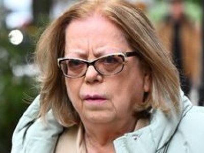 Elżbieta Zapendowska przybyła na wózku inwalidzkim na pogrzeb Soyki. Ma problem ze wzrokiem. 