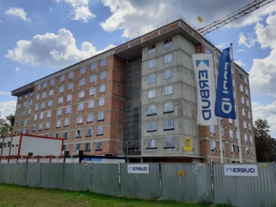 Drewniane moduły jak kula u nogi. Wynik operacyjny budowlanej spółki mocno w dół