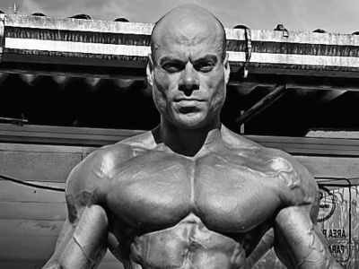 Krwawa tragedia. Ikona kulturystyki zamordowana w domu. Brutalna bójka z ukochaną