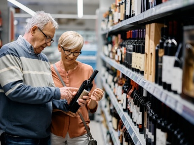 Zakaz kupowania alkoholu po 60. roku życia. Tak, ten wniosek ws. zmiany przepisów jest prawdziwy