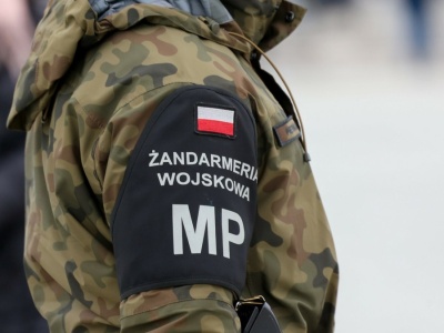 Żandarmeria Wojskowa na drodze. Czy może dać mandat każdemu kierowcy?