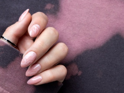 Ten wzór na paznokciach będzie hitem jesieni. Polki oszaleją na jego punkcie