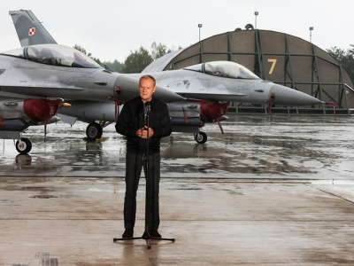 Premier Donald Tusk w Bazie Lotnictwa Taktycznego w Łasku