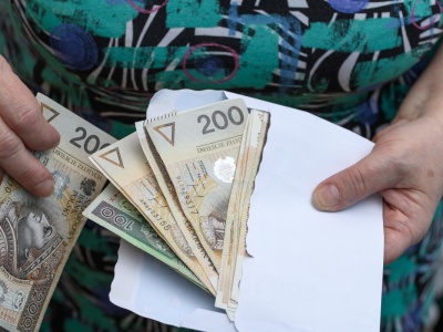 Emeryci mogą zaoszczędzić ponad 300 zł rocznie. Wystarczy skorzystać ze zwolnienia