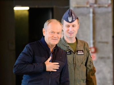 Premier Donald Tusk w 32. Bazie Lotnictwa Taktycznego w Łasku. „Jesteście bohaterami” [ZDJĘCIA]