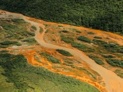 Rzeki na Alasce mają dziwny odcień. To wpływ topniejącej zmarzliny