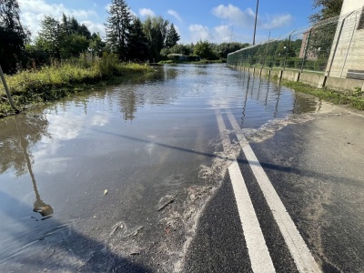 Szczawiowa nieprzejezdna po opadach deszczu, tramwaje na Pomorzany wstrzymane po wypadku