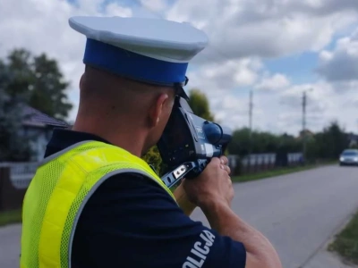 Ponad 60 km/h za szybko w terenie zabudowanym. 42-latek stracił prawo jazdy i zapłacił wysoki mandat